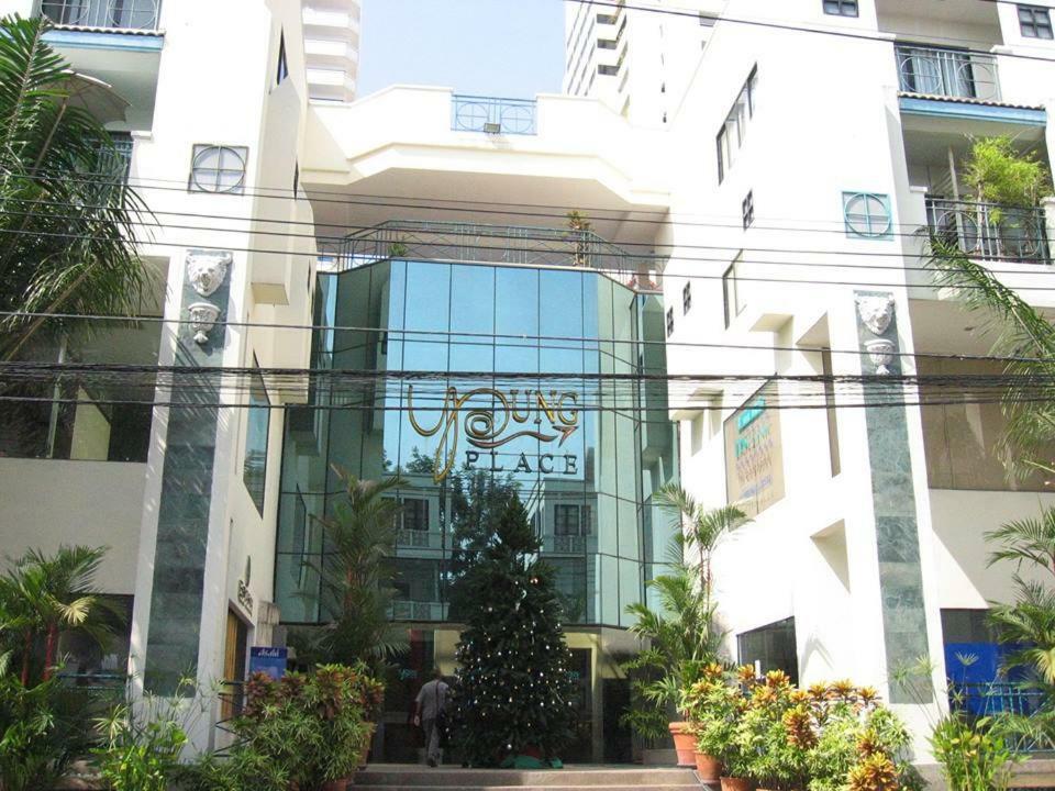 Young Place Bangkok Kültér fotó